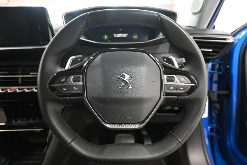 プジョー 2008 ｱﾘｭｰﾙ　 ACC LKA LPA CarPlay Pｽﾀ ECO ｺﾝﾋﾞﾚｻﾞｰ 7ｲﾝﾁﾀｯﾁｽｸﾘｰﾝ Bｶﾒﾗ ﾜｲﾔﾚｽ充電器 純正17ｲﾝﾁAW　2年保証付
