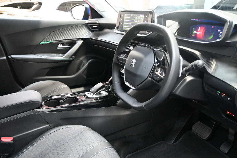 プジョー 2008 ｱﾘｭｰﾙ　 ACC LKA LPA CarPlay Pｽﾀ ECO ｺﾝﾋﾞﾚｻﾞｰ 7ｲﾝﾁﾀｯﾁｽｸﾘｰﾝ Bｶﾒﾗ ﾜｲﾔﾚｽ充電器 純正17ｲﾝﾁAW　2年保証付