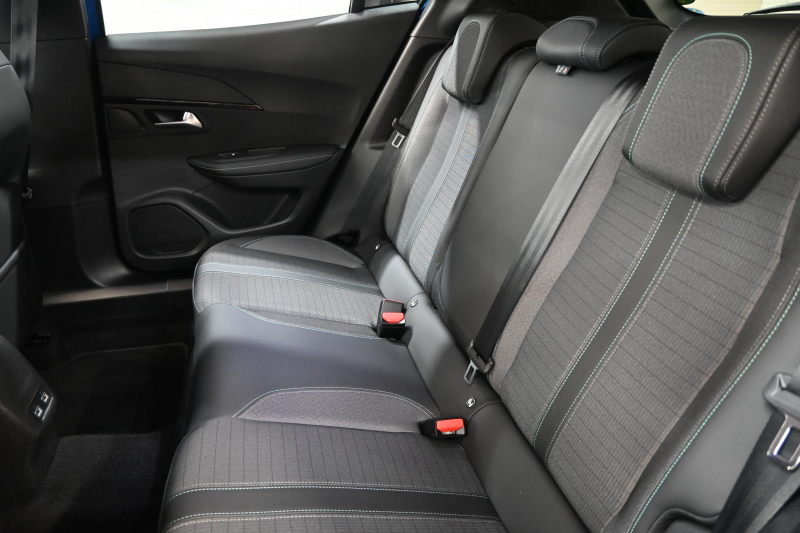 プジョー 2008 ｱﾘｭｰﾙ　 ACC LKA LPA CarPlay Pｽﾀ ECO ｺﾝﾋﾞﾚｻﾞｰ 7ｲﾝﾁﾀｯﾁｽｸﾘｰﾝ Bｶﾒﾗ ﾜｲﾔﾚｽ充電器 純正17ｲﾝﾁAW　2年保証付