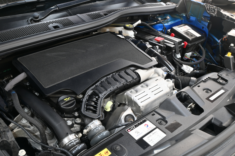 プジョー 2008 ｱﾘｭｰﾙ　 ACC LKA LPA CarPlay Pｽﾀ ECO ｺﾝﾋﾞﾚｻﾞｰ 7ｲﾝﾁﾀｯﾁｽｸﾘｰﾝ Bｶﾒﾗ ﾜｲﾔﾚｽ充電器 純正17ｲﾝﾁAW　2年保証付