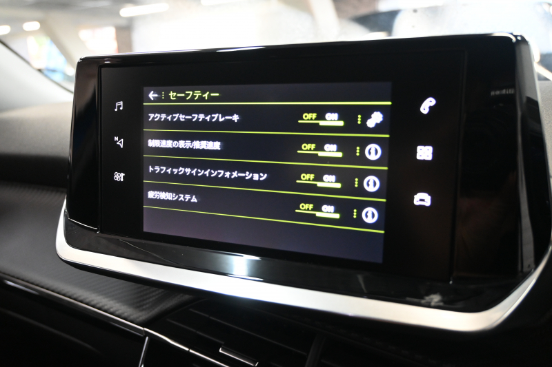 プジョー 2008 ｱﾘｭｰﾙ　 ACC LKA LPA CarPlay Pｽﾀ ECO ｺﾝﾋﾞﾚｻﾞｰ 7ｲﾝﾁﾀｯﾁｽｸﾘｰﾝ Bｶﾒﾗ ﾜｲﾔﾚｽ充電器 純正17ｲﾝﾁAW　2年保証付