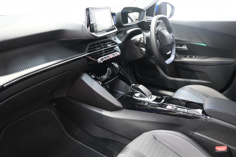 プジョー 2008 ｱﾘｭｰﾙ　 ACC LKA LPA CarPlay Pｽﾀ ECO ｺﾝﾋﾞﾚｻﾞｰ 7ｲﾝﾁﾀｯﾁｽｸﾘｰﾝ Bｶﾒﾗ ﾜｲﾔﾚｽ充電器 純正17ｲﾝﾁAW　2年保証付