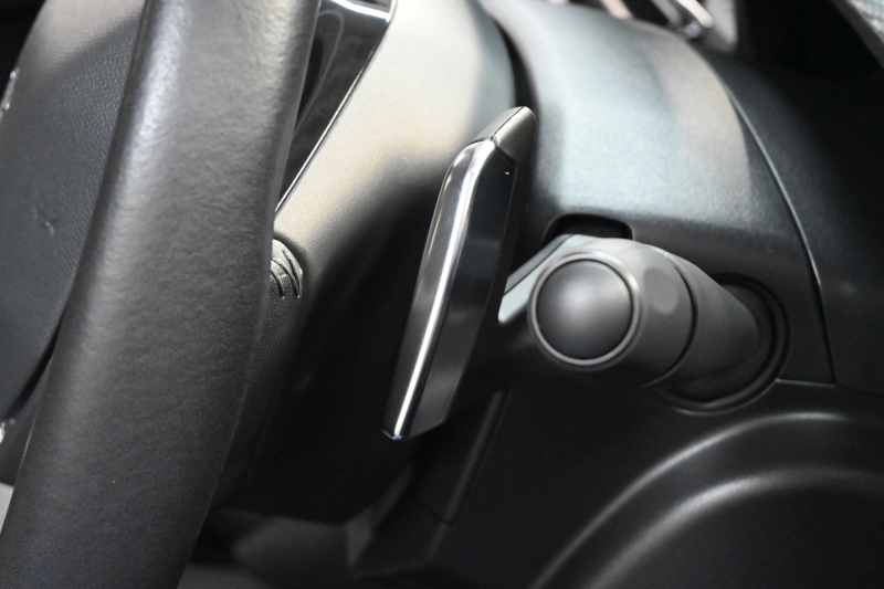 プジョー 2008 ｱﾘｭｰﾙ　 ACC LKA LPA CarPlay Pｽﾀ ECO ｺﾝﾋﾞﾚｻﾞｰ 7ｲﾝﾁﾀｯﾁｽｸﾘｰﾝ Bｶﾒﾗ ﾜｲﾔﾚｽ充電器 純正17ｲﾝﾁAW　2年保証付