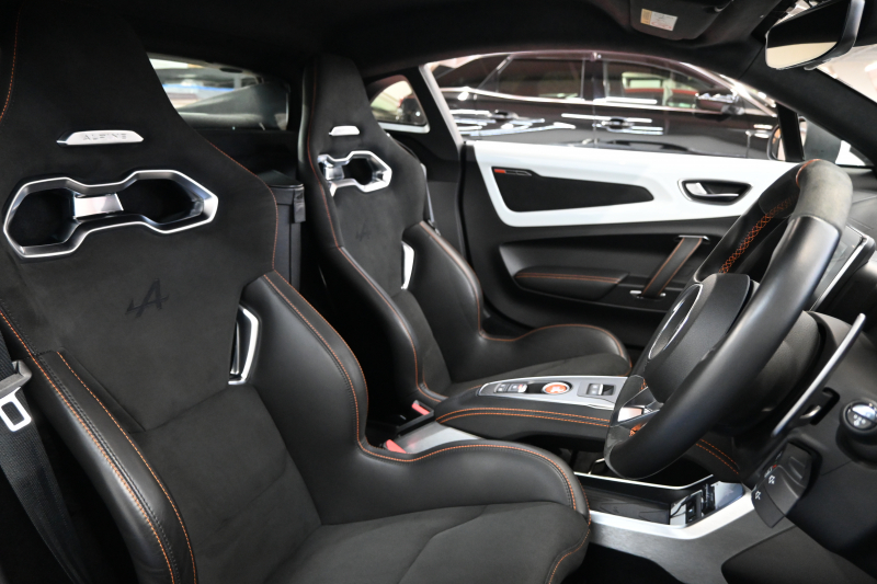 アルピーヌ A110 S　Pｽﾀ iｽﾄｯﾌﾟ ｸﾙｺﾝ PTS Sabelt製ﾊﾞｹｯﾄｼｰﾄ ｱﾙｶﾝﾀｰﾗﾙｰﾌﾗｲﾅｰ 7ｲﾝﾁｽｸﾘｰﾝ ﾅﾋﾞTV BTｵｰﾃﾞｨｵ Carpaly Bｶﾒﾗ Focalｽﾋﾟｰｶｰ ﾌﾞﾚﾝﾎﾞｷｬﾘﾊﾟｰ ｶｰﾎﾞﾝR 純正18AW　2年保証付