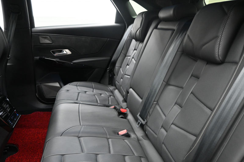 DSオートモビル DS7 ｸﾛｽﾊﾞｯｸ ｵﾍﾟﾗ　Pｽﾀ ACC BSM  LKA ﾅｲﾄﾋﾞｼﾞｮﾝ ﾊﾟﾉﾗﾏSR  黒革 ﾋｰﾀｰ&ﾍﾞﾝﾁﾚｰﾀｰ 純正ﾅﾋﾞ BTｵｰﾃﾞｨｵ Carpaly ﾃﾞｼﾞﾀﾙｲﾝﾅｰﾐﾗ‐ 純正20ｲﾝﾁAW　2年保証付