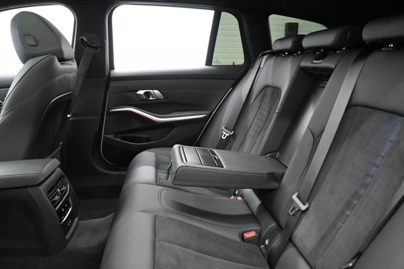 BMW 3シリーズ 320d XDrive ﾂｰﾘﾝｸﾞ Mｽﾎﾟｰﾂ　1ｵﾅ ﾊﾟﾉﾗﾏR ｲﾝﾃﾘS ACC LKA/LDW ﾊｰﾌ革 純正ﾅﾋﾞTV Carplay Mｴｱﾛ&18ｲﾝﾁAW LED　2年保証付