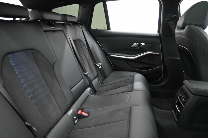 BMW 3シリーズ 320d XDrive ﾂｰﾘﾝｸﾞ Mｽﾎﾟｰﾂ　1ｵﾅ ﾊﾟﾉﾗﾏR ｲﾝﾃﾘS ACC LKA/LDW ﾊｰﾌ革 純正ﾅﾋﾞTV Carplay Mｴｱﾛ&18ｲﾝﾁAW LED　2年保証付