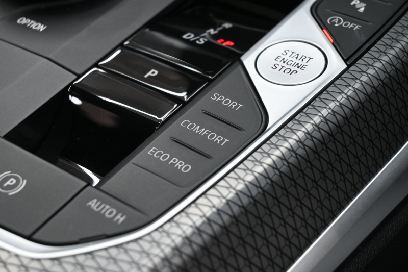 BMW 3シリーズ 320d XDrive ﾂｰﾘﾝｸﾞ Mｽﾎﾟｰﾂ　1ｵﾅ ﾊﾟﾉﾗﾏR ｲﾝﾃﾘS ACC LKA/LDW ﾊｰﾌ革 純正ﾅﾋﾞTV Carplay Mｴｱﾛ&18ｲﾝﾁAW LED　2年保証付