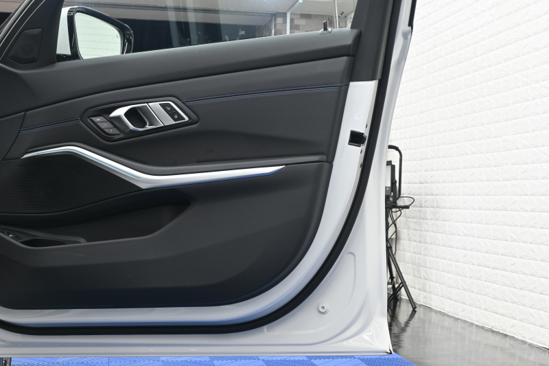 BMW 3シリーズ 320d XDrive ﾂｰﾘﾝｸﾞ Mｽﾎﾟｰﾂ　1ｵﾅ ﾊﾟﾉﾗﾏR ｲﾝﾃﾘS ACC LKA/LDW ﾊｰﾌ革 純正ﾅﾋﾞTV Carplay Mｴｱﾛ&18ｲﾝﾁAW LED　2年保証付