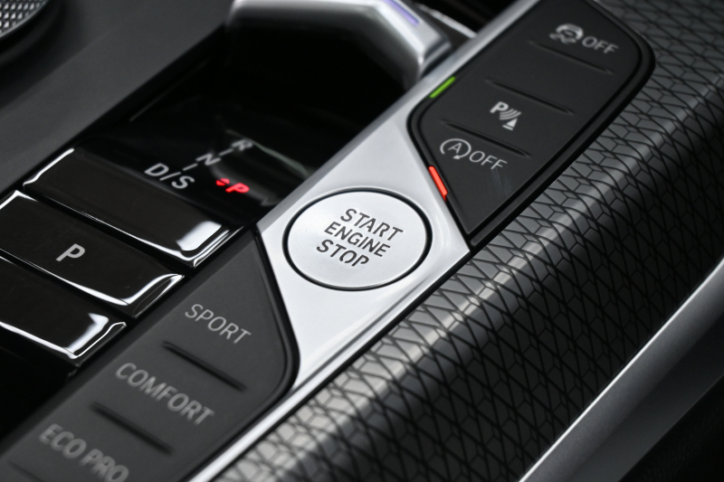 BMW 3シリーズ 320d XDrive ﾂｰﾘﾝｸﾞ Mｽﾎﾟｰﾂ　1ｵﾅ ﾊﾟﾉﾗﾏR ｲﾝﾃﾘS ACC LKA/LDW ﾊｰﾌ革 純正ﾅﾋﾞTV Carplay Mｴｱﾛ&18ｲﾝﾁAW LED　2年保証付