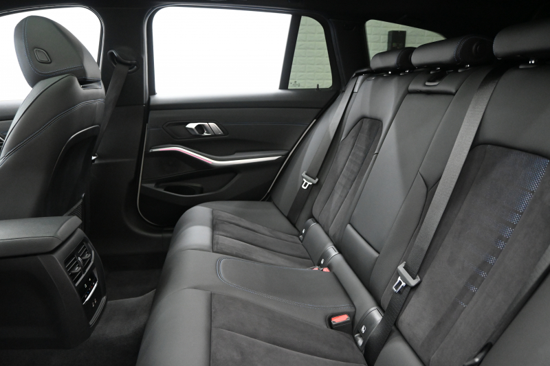 BMW 3シリーズ 320d XDrive ﾂｰﾘﾝｸﾞ Mｽﾎﾟｰﾂ　1ｵﾅ ﾊﾟﾉﾗﾏR ｲﾝﾃﾘS ACC LKA/LDW ﾊｰﾌ革 純正ﾅﾋﾞTV Carplay Mｴｱﾛ&18ｲﾝﾁAW LED　2年保証付