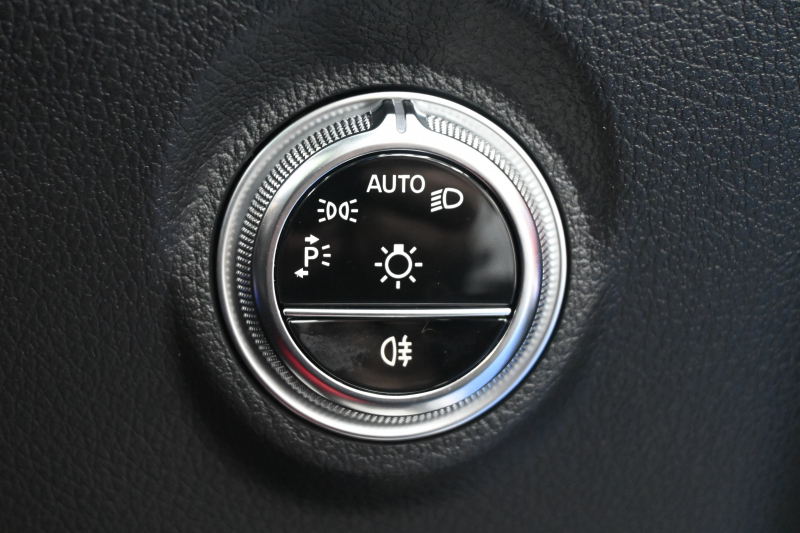 メルセデスベンツ Cクラス C200AVG AMGﾗｲﾝ ﾚｻﾞｰEXｸﾙ&ﾍﾞｰｼｯｸP ﾚｰﾀﾞｰP　ACC Pｽﾀ ECO  赤/黒革 ﾊﾟﾉﾗﾏR HDDﾅﾋﾞTV 360ｶﾒﾗ Carplay AMGｴｱﾛ&18ｲﾝﾁAW LED　新車保証付