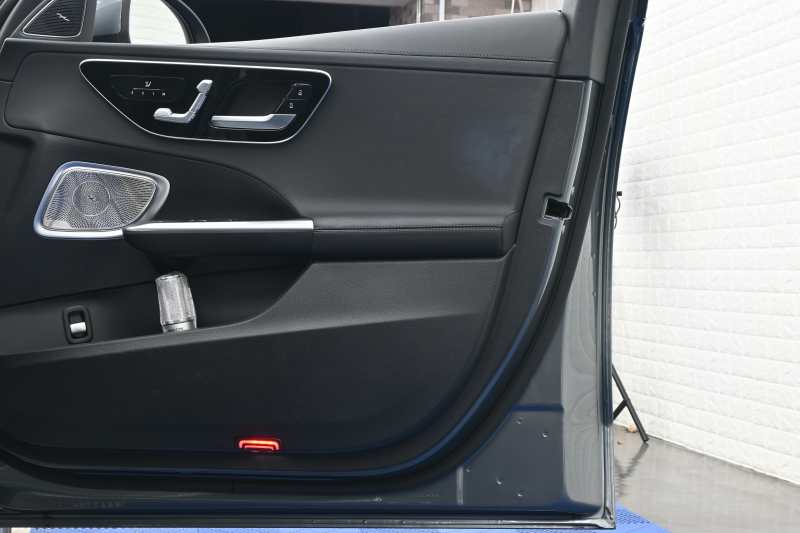 メルセデスベンツ Cクラス C220d AVG AMGﾗｲﾝ ﾚｻﾞｰEXｸﾙ&ﾍﾞｰｼｯｸP ﾚｰﾀﾞｰP　ACC ﾘｱｱｸｽﾙ Pｽﾀ ECO  黒革 ﾊﾟﾉﾗﾏR HDDﾅﾋﾞTV 360ｶﾒﾗ Carplay AMGｴｱﾛ&18ｲﾝﾁAW LED　新車保証付