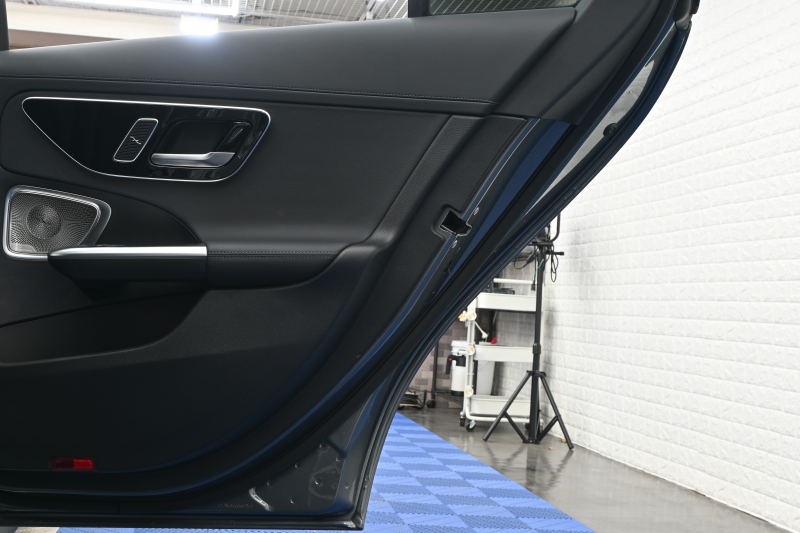 メルセデスベンツ Cクラス C220d AVG AMGﾗｲﾝ ﾚｻﾞｰEXｸﾙ&ﾍﾞｰｼｯｸP ﾚｰﾀﾞｰP　ACC ﾘｱｱｸｽﾙ Pｽﾀ ECO  黒革 ﾊﾟﾉﾗﾏR HDDﾅﾋﾞTV 360ｶﾒﾗ Carplay AMGｴｱﾛ&18ｲﾝﾁAW LED　新車保証付