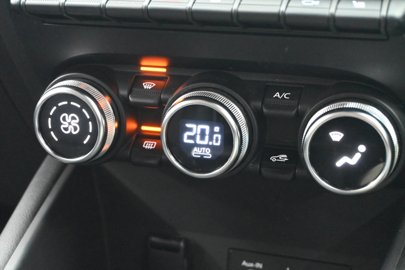 ルノー キャプチャー ｲﾝﾃﾝｽ ﾃｯｸﾊﾟｯｸ　Pｽﾀ ACC ECO ｱｸﾃｨﾌﾞﾌﾞﾚｰｷ 黒革 ﾋｰﾀｰ BTｵｰﾃﾞｨｵ Carplay 純正18ｲﾝﾁAW ﾌﾞﾗｲﾝﾄﾞｽﾎﾟｯﾄﾓﾆﾀｰ LEDﾗｲﾄ 　2年保証付