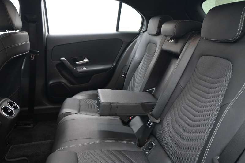 メルセデスベンツ Aクラス A220d ﾚｰﾀﾞｰｾｰﾌﾃｨPKG　1ｵﾅ Pｽﾀ ECO ACC ﾊｰﾌﾚｻﾞｰ ｼｰﾄﾋｰﾀｰ HDDﾅﾋﾞTV Carplay BTｵｰﾃﾞｨｵ  純正16ｲﾝﾁAW Meｺﾈｸﾄ　2年保証付