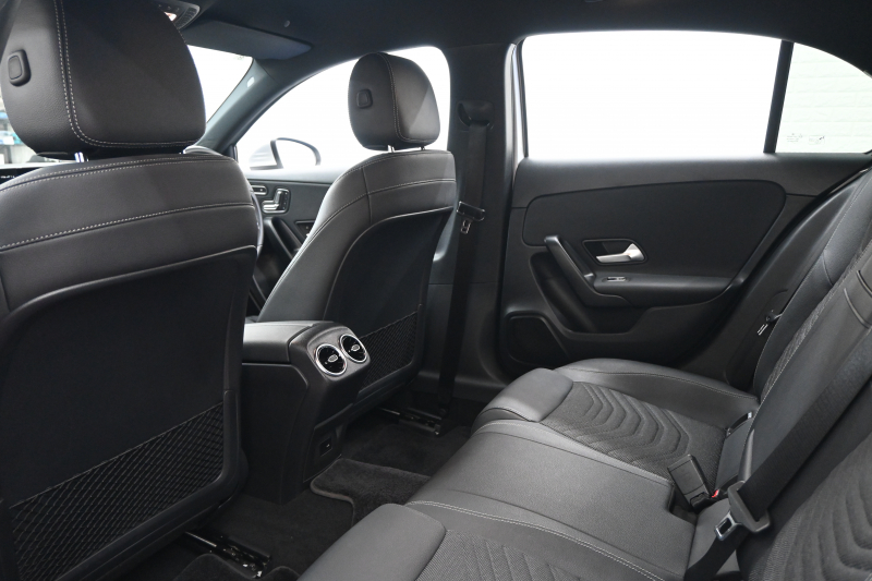 メルセデスベンツ Aクラス A220d ﾚｰﾀﾞｰｾｰﾌﾃｨPKG　1ｵﾅ Pｽﾀ ECO ACC ﾊｰﾌﾚｻﾞｰ ｼｰﾄﾋｰﾀｰ HDDﾅﾋﾞTV Carplay BTｵｰﾃﾞｨｵ  純正16ｲﾝﾁAW Meｺﾈｸﾄ　2年保証付