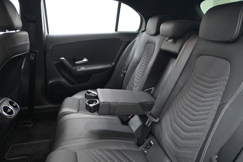 メルセデスベンツ Aクラス A220d ﾚｰﾀﾞｰｾｰﾌﾃｨPKG　1ｵﾅ Pｽﾀ ECO ACC ﾊｰﾌﾚｻﾞｰ ｼｰﾄﾋｰﾀｰ HDDﾅﾋﾞTV Carplay BTｵｰﾃﾞｨｵ  純正16ｲﾝﾁAW Meｺﾈｸﾄ　2年保証付