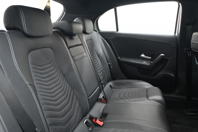 メルセデスベンツ Aクラス A220d ﾚｰﾀﾞｰｾｰﾌﾃｨPKG　1ｵﾅ Pｽﾀ ECO ACC ﾊｰﾌﾚｻﾞｰ ｼｰﾄﾋｰﾀｰ HDDﾅﾋﾞTV Carplay BTｵｰﾃﾞｨｵ  純正16ｲﾝﾁAW Meｺﾈｸﾄ　2年保証付