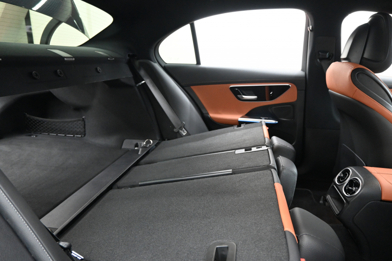 メルセデスベンツ Cクラス C220d AVG AMGﾗｲﾝ ﾚｻﾞｰEXｸﾙ&ﾍﾞｰｼｯｸP ﾚｰﾀﾞｰP　ACC Pｽﾀ ECO  黒革 ﾊﾟﾉﾗﾏR HDDﾅﾋﾞTV 360ｶﾒﾗ Carplay AMGｴｱﾛ&18ｲﾝﾁAW LED　新車保証付