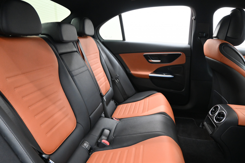 メルセデスベンツ Cクラス C220d AVG AMGﾗｲﾝ ﾚｻﾞｰEXｸﾙ&ﾍﾞｰｼｯｸP ﾚｰﾀﾞｰP　ACC Pｽﾀ ECO  黒革 ﾊﾟﾉﾗﾏR HDDﾅﾋﾞTV 360ｶﾒﾗ Carplay AMGｴｱﾛ&18ｲﾝﾁAW LED　新車保証付