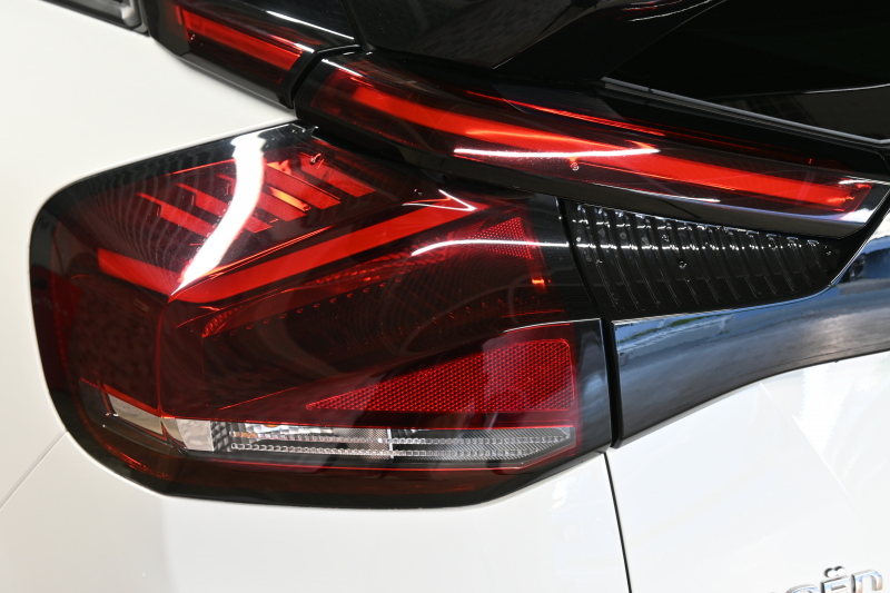 シトロエン C4 E-C4 ｼｬｲﾝ　☆期間限定掲載☆ 1ｵｰﾅｰ 急速充電対応 ACC BSM ﾍｯﾄﾞｱｯﾌﾟﾃﾞｨｽﾌﾟﾚｲ 黒革 ｻﾝﾙｰﾌ 10ｲﾝﾁﾀｯﾁｽｸﾘｰﾝ Carplay LEDﾍｯﾄﾞﾗｲﾄ 18ｲﾝﾁAW　新車保証