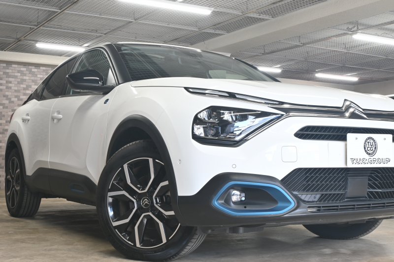 シトロエン C4 E-C4 ｼｬｲﾝ　☆期間限定掲載☆ 1ｵｰﾅｰ 急速充電対応 ACC BSM ﾍｯﾄﾞｱｯﾌﾟﾃﾞｨｽﾌﾟﾚｲ 黒革 ｻﾝﾙｰﾌ 10ｲﾝﾁﾀｯﾁｽｸﾘｰﾝ Carplay LEDﾍｯﾄﾞﾗｲﾄ 18ｲﾝﾁAW　新車保証