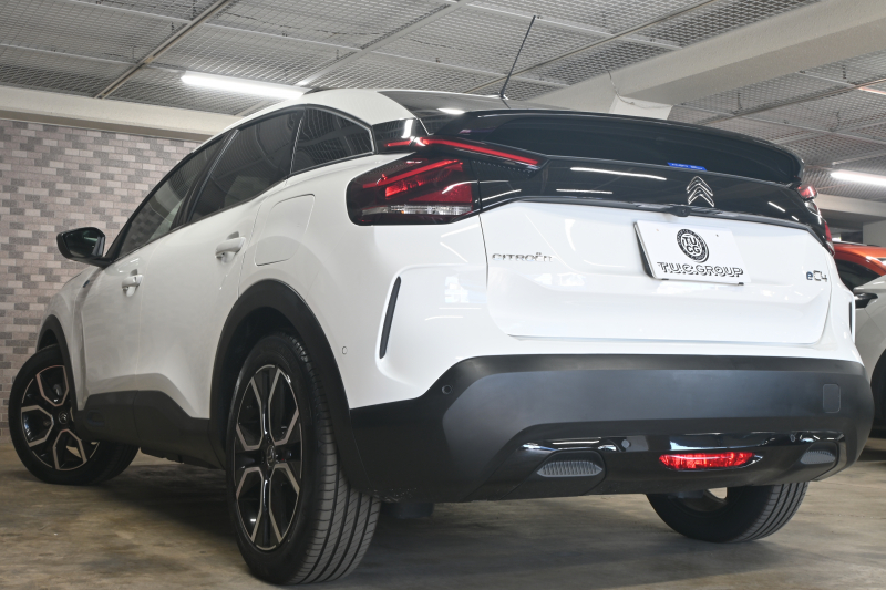 シトロエン C4 E-C4 ｼｬｲﾝ　☆期間限定掲載☆ 1ｵｰﾅｰ 急速充電対応 ACC BSM ﾍｯﾄﾞｱｯﾌﾟﾃﾞｨｽﾌﾟﾚｲ 黒革 ｻﾝﾙｰﾌ 10ｲﾝﾁﾀｯﾁｽｸﾘｰﾝ Carplay LEDﾍｯﾄﾞﾗｲﾄ 18ｲﾝﾁAW　新車保証