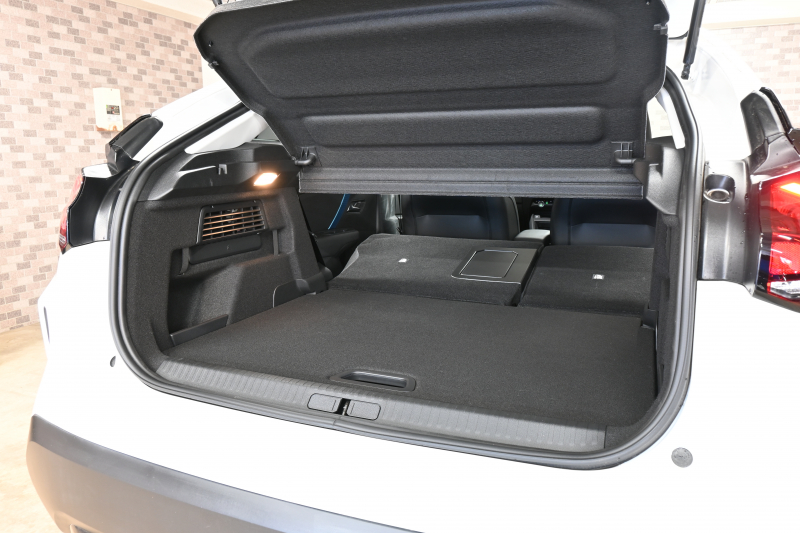 シトロエン C4 E-C4 ｼｬｲﾝ　☆期間限定掲載☆ 1ｵｰﾅｰ 急速充電対応 ACC BSM ﾍｯﾄﾞｱｯﾌﾟﾃﾞｨｽﾌﾟﾚｲ 黒革 ｻﾝﾙｰﾌ 10ｲﾝﾁﾀｯﾁｽｸﾘｰﾝ Carplay LEDﾍｯﾄﾞﾗｲﾄ 18ｲﾝﾁAW　新車保証