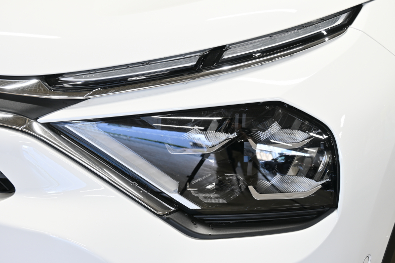 シトロエン C4 E-C4 ｼｬｲﾝ　☆期間限定掲載☆ 1ｵｰﾅｰ 急速充電対応 ACC BSM ﾍｯﾄﾞｱｯﾌﾟﾃﾞｨｽﾌﾟﾚｲ 黒革 ｻﾝﾙｰﾌ 10ｲﾝﾁﾀｯﾁｽｸﾘｰﾝ Carplay LEDﾍｯﾄﾞﾗｲﾄ 18ｲﾝﾁAW　新車保証