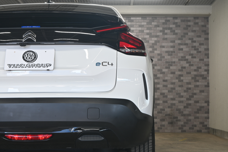 シトロエン C4 E-C4 ｼｬｲﾝ　☆期間限定掲載☆ 1ｵｰﾅｰ 急速充電対応 ACC BSM ﾍｯﾄﾞｱｯﾌﾟﾃﾞｨｽﾌﾟﾚｲ 黒革 ｻﾝﾙｰﾌ 10ｲﾝﾁﾀｯﾁｽｸﾘｰﾝ Carplay LEDﾍｯﾄﾞﾗｲﾄ 18ｲﾝﾁAW　新車保証