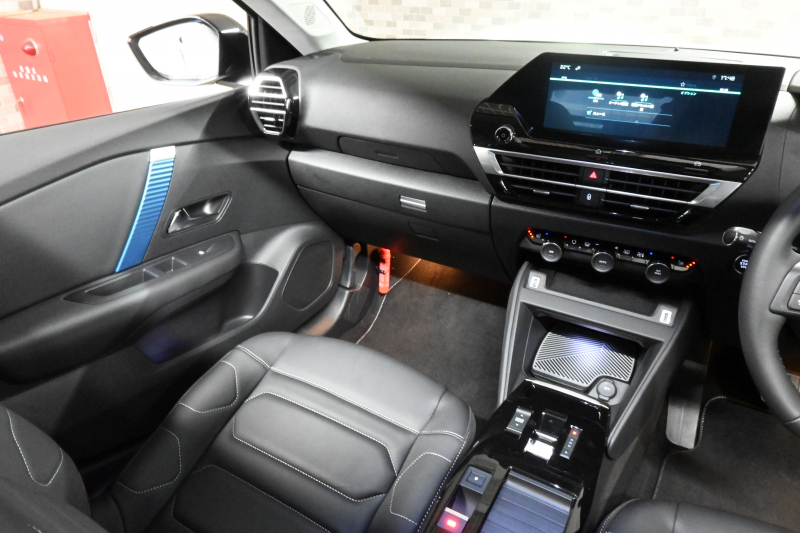 シトロエン C4 E-C4 ｼｬｲﾝ　☆期間限定掲載☆ 1ｵｰﾅｰ 急速充電対応 ACC BSM ﾍｯﾄﾞｱｯﾌﾟﾃﾞｨｽﾌﾟﾚｲ 黒革 ｻﾝﾙｰﾌ 10ｲﾝﾁﾀｯﾁｽｸﾘｰﾝ Carplay LEDﾍｯﾄﾞﾗｲﾄ 18ｲﾝﾁAW　新車保証