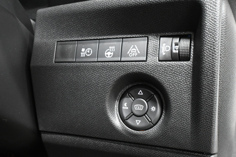 シトロエン C4 E-C4 ｼｬｲﾝ　☆期間限定掲載☆ 1ｵｰﾅｰ 急速充電対応 ACC BSM ﾍｯﾄﾞｱｯﾌﾟﾃﾞｨｽﾌﾟﾚｲ 黒革 ｻﾝﾙｰﾌ 10ｲﾝﾁﾀｯﾁｽｸﾘｰﾝ Carplay LEDﾍｯﾄﾞﾗｲﾄ 18ｲﾝﾁAW　新車保証