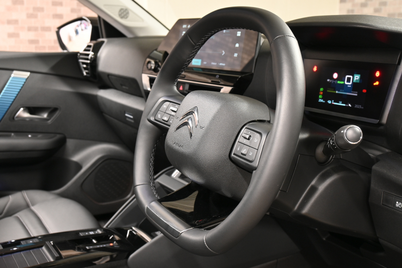 シトロエン C4 E-C4 ｼｬｲﾝ　☆期間限定掲載☆ 1ｵｰﾅｰ 急速充電対応 ACC BSM ﾍｯﾄﾞｱｯﾌﾟﾃﾞｨｽﾌﾟﾚｲ 黒革 ｻﾝﾙｰﾌ 10ｲﾝﾁﾀｯﾁｽｸﾘｰﾝ Carplay LEDﾍｯﾄﾞﾗｲﾄ 18ｲﾝﾁAW　新車保証