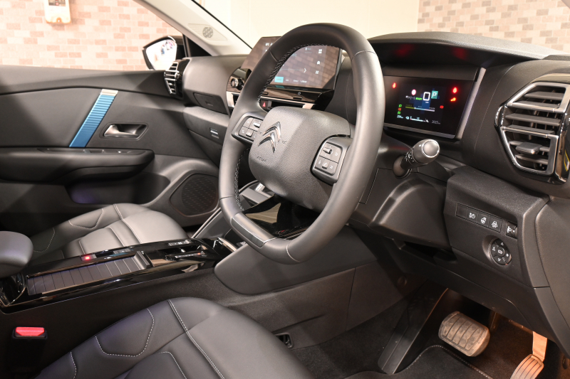 シトロエン C4 E-C4 ｼｬｲﾝ　☆期間限定掲載☆ 1ｵｰﾅｰ 急速充電対応 ACC BSM ﾍｯﾄﾞｱｯﾌﾟﾃﾞｨｽﾌﾟﾚｲ 黒革 ｻﾝﾙｰﾌ 10ｲﾝﾁﾀｯﾁｽｸﾘｰﾝ Carplay LEDﾍｯﾄﾞﾗｲﾄ 18ｲﾝﾁAW　新車保証