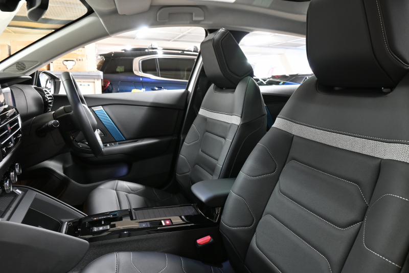 シトロエン C4 E-C4 ｼｬｲﾝ　☆期間限定掲載☆ 1ｵｰﾅｰ 急速充電対応 ACC BSM ﾍｯﾄﾞｱｯﾌﾟﾃﾞｨｽﾌﾟﾚｲ 黒革 ｻﾝﾙｰﾌ 10ｲﾝﾁﾀｯﾁｽｸﾘｰﾝ Carplay LEDﾍｯﾄﾞﾗｲﾄ 18ｲﾝﾁAW　新車保証