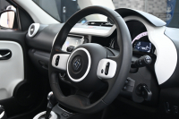 ルノー トゥインゴ ｲﾝﾃﾝｽ　1ｵﾅ ECO機能 ｸﾙｺﾝ LDW 黒×白ﾚｻﾞｰ調×ﾌｧﾌﾞﾘｯｸｼｰﾄ 純正ﾀｯﾁｽｸﾘｰﾝ Carplay Bｶﾒﾗ 16ｲﾝﾁｱﾛｲﾎｲｰﾙ ﾌﾞﾗﾝｲﾝﾃﾘｱ　2年保証付