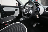 ルノー トゥインゴ ｲﾝﾃﾝｽ ｷｬﾝﾊﾞｽﾄｯﾌﾟ　 1ｵﾅ ﾚｻﾞｰ調×ﾌｧﾌﾞﾘｯｸｼｰﾄ ｼｰﾄﾋｰﾀｰ 純正ﾀｯﾁﾓﾆﾀｰ Bｶﾒﾗ Carplay 純正16ｲﾝﾁAW ﾛｰﾀﾞｳﾝ　2年保証付