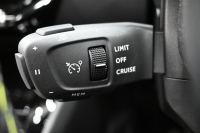 プジョー 2008 GT　ACC Pｽﾀ ECO ﾊｰﾌ革 ﾊﾟﾉﾗﾏSR 純正ﾀｯﾁｽｸﾘｰﾝ Carplay Bｶﾒﾗ 純正17ｲﾝﾁAW ADVｸﾞﾘｯﾌﾟｺﾝﾄﾛｰﾙ LEDﾗｲﾄ　2年保証付