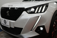 プジョー 2008 GT　ACC Pｽﾀ ECO ﾊｰﾌ革 ﾊﾟﾉﾗﾏSR 純正ﾀｯﾁｽｸﾘｰﾝ Carplay Bｶﾒﾗ 純正17ｲﾝﾁAW ADVｸﾞﾘｯﾌﾟｺﾝﾄﾛｰﾙ LEDﾗｲﾄ　2年保証付