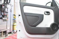 ルノー トゥインゴ ｲﾝﾃﾝｽ　5MT ECO機能 ｸﾙｺﾝ LDW 黒/白ﾚｻﾞｰ調×ﾌｧﾌﾞﾘｯｸｼｰﾄ 純正ﾀｯﾁｽｸﾘｰﾝ Carplay Bｶﾒﾗ 16ｲﾝﾁｱﾛｲﾎｲｰﾙ ﾌﾞﾗﾝｲﾝﾃﾘｱ　2年保証付