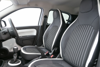 ルノー トゥインゴ ｲﾝﾃﾝｽ　5MT ECO機能 ｸﾙｺﾝ LDW 黒/白ﾚｻﾞｰ調×ﾌｧﾌﾞﾘｯｸｼｰﾄ 純正ﾀｯﾁｽｸﾘｰﾝ Carplay Bｶﾒﾗ 16ｲﾝﾁｱﾛｲﾎｲｰﾙ ﾌﾞﾗﾝｲﾝﾃﾘｱ　2年保証付