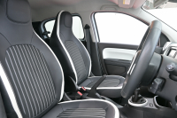 ルノー トゥインゴ ｲﾝﾃﾝｽ　5MT ECO機能 ｸﾙｺﾝ LDW 黒/白ﾚｻﾞｰ調×ﾌｧﾌﾞﾘｯｸｼｰﾄ 純正ﾀｯﾁｽｸﾘｰﾝ Carplay Bｶﾒﾗ 16ｲﾝﾁｱﾛｲﾎｲｰﾙ ﾌﾞﾗﾝｲﾝﾃﾘｱ　2年保証付