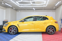 ルノー メガーヌ RSﾄﾛﾌｨｰ　RECARO製ﾌﾛﾝﾄﾊﾞｹｯﾄｼｰﾄ 純正ﾀｯﾁｽｸﾘｰﾝ Bluetoothｵｰﾃﾞｨｵ CarPlay Bｶﾒﾗ 前後PTS 19ｲﾝﾁ鍛造AW ﾌﾞﾚﾝﾎﾞ製ﾚｯﾄﾞｷｬﾘﾊﾟｰ LEDﾍｯﾄﾞﾗｲﾄ　2年保証付