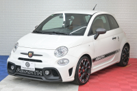 アバルト 595 595ｺﾝﾍﾟﾃｨﾂｨｵｰﾈ　正規D車 左H 5速MT Sabeltｽﾎﾟｰﾂｼｰﾄ(ﾌﾞﾗｳﾝ) Uconnectﾌﾟﾚｰﾔｰ Carplay/AndroidAuto 17ｲﾝﾁAW ﾚｯﾄﾞｷｬﾘﾊﾟｰ ﾚｺｰﾄﾞﾓﾝﾂｧ　2年保証付