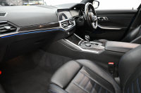 BMW 3シリーズ 320i ｽﾎﾟｰﾂ ﾃﾞﾋﾞｭｰ&ｺﾝﾌｫｰﾄP　ACC ｳﾞｧｰﾈｽｶﾚｻﾞｰ 純正HDDﾅﾋﾞ Carplay Bｶﾒﾗ Mｴｱﾛ&19ｲﾝﾁAW 自動ﾄﾗﾝｸ ﾜｲﾔﾚｽﾁｬｰｼﾞ　2年保証付