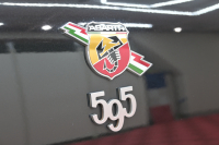 アバルト 595 ｺﾝﾍﾟﾃｨﾂｨｵｰﾈ　正規D車 左H 5速MT Sabeltｽﾎﾟｰﾂｼｰﾄ Uconnectﾌﾟﾚｰﾔｰ Carplay/AndroidAuto 17ｲﾝﾁAW ﾚｯﾄﾞｷｬﾘﾊﾟｰ ﾚｺｰﾄﾞﾓﾝﾂｧ　2年保証付