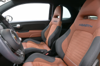 アバルト 595 ｺﾝﾍﾟﾃｨﾂｨｵｰﾈ　正規D車 左H 5速MT Sabeltｽﾎﾟｰﾂｼｰﾄ Uconnectﾌﾟﾚｰﾔｰ Carplay/AndroidAuto 17ｲﾝﾁAW ﾚｯﾄﾞｷｬﾘﾊﾟｰ ﾚｺｰﾄﾞﾓﾝﾂｧ　2年保証付