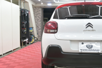 シトロエン C3 ｼｬｲﾝ　1ｵｰﾅｰ Pｽﾀ ECO ｸﾙｺﾝ ｱｸﾃｨﾌﾞｾｰﾌﾃｨﾌﾞﾚｰｷ LDW BSM ﾌｧﾌﾞﾘｯｸｼｰﾄ 7ｲﾝﾁﾀｯﾁｽｸﾘｰﾝ CarPlay 16ｲﾝﾁAW ﾊﾞｲﾄｰﾝﾙｰﾌ　2年保証付