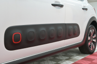 シトロエン C3 ｼｬｲﾝ　1ｵｰﾅｰ Pｽﾀ ECO ｸﾙｺﾝ ｱｸﾃｨﾌﾞｾｰﾌﾃｨﾌﾞﾚｰｷ LDW BSM ﾌｧﾌﾞﾘｯｸｼｰﾄ 7ｲﾝﾁﾀｯﾁｽｸﾘｰﾝ CarPlay 16ｲﾝﾁAW ﾊﾞｲﾄｰﾝﾙｰﾌ　2年保証付